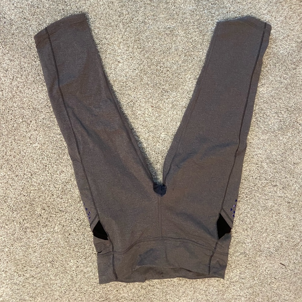ivivva gray cropped leggings with cute pockets